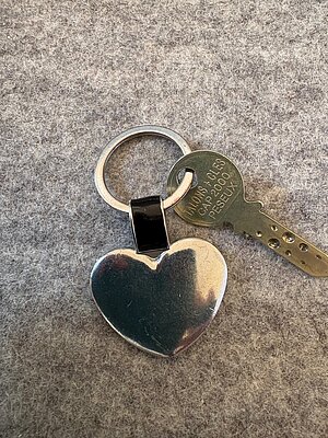 Clé avec porte-clé coeur