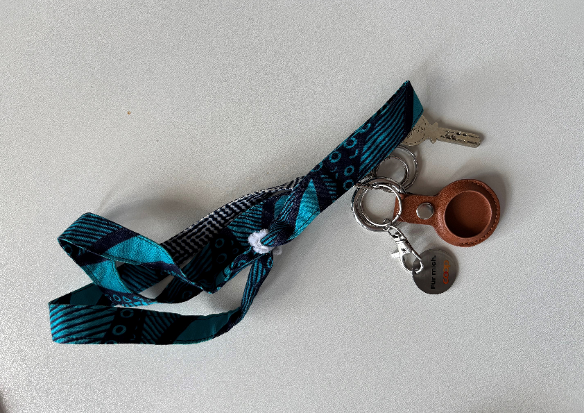 Clé avec jeton pour caddie et tour de cou bleu